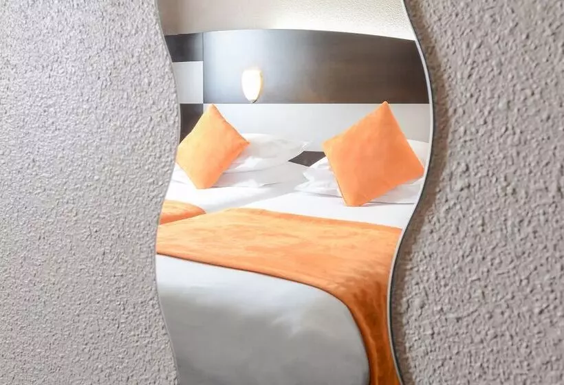 اتاق خانوادگی, Hôtel Le Relais Des Brasseurs   Aubagne