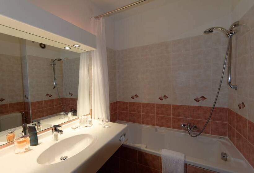 جناح جونيور مطل على الحديقة, Villa Borghese, The Originals Relais