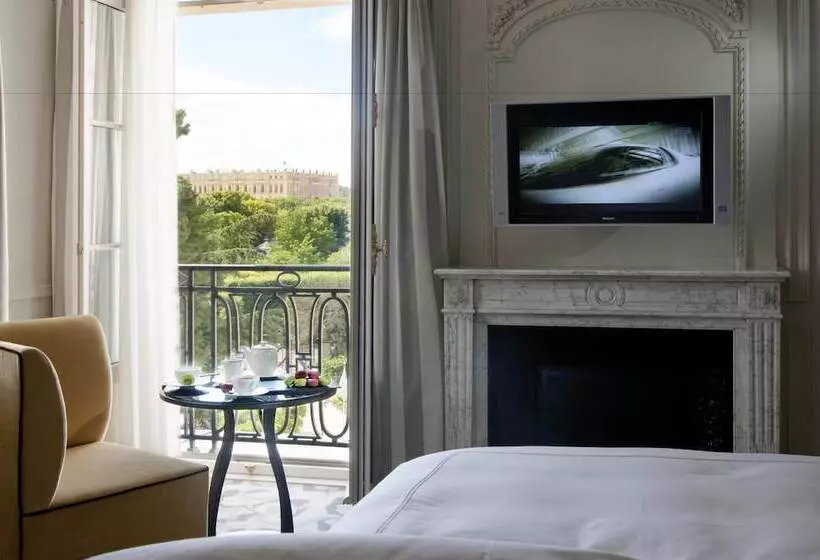اتاق لوکس با چشم‌انداز باغ, Waldorf Astoria Versailles   Trianon Palace