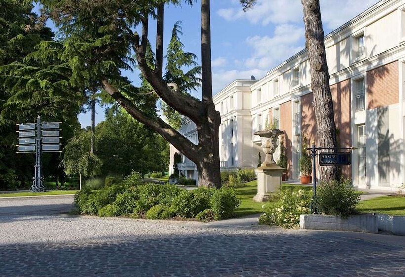 标准房带园景, Waldorf Astoria Versailles   Trianon Palace