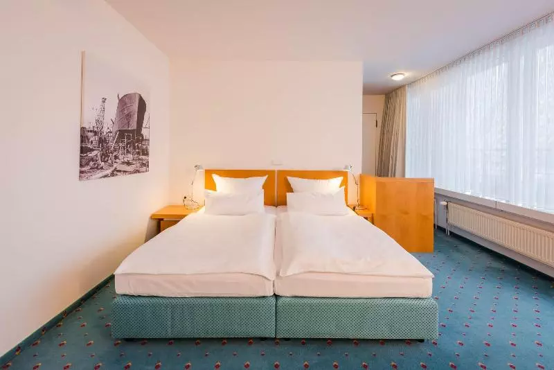 Suite Junior, Westminster