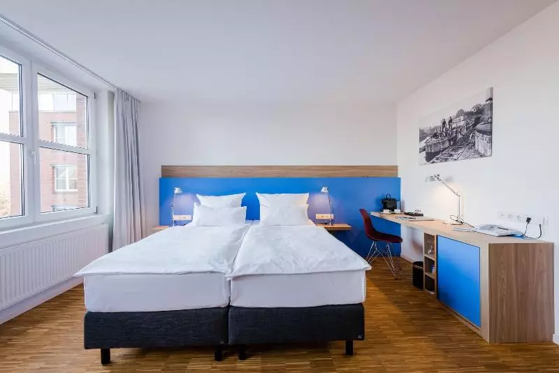 Suite Junior, Westminster