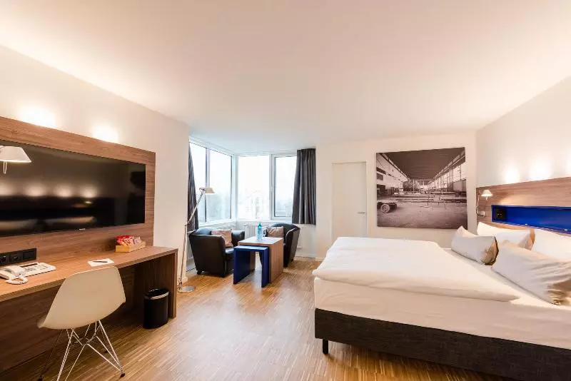 Suite Junior, Westminster