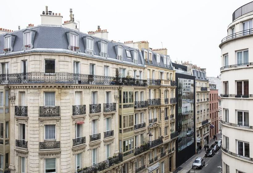 اتاق استاندارد یک نفره, Yllen Eiffel