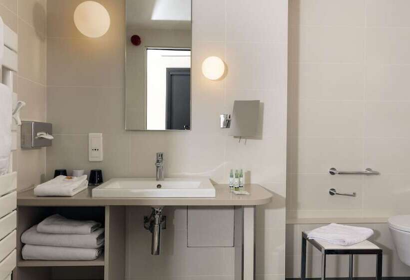 اتاق استاندارد چهار تخته, Yllen Eiffel