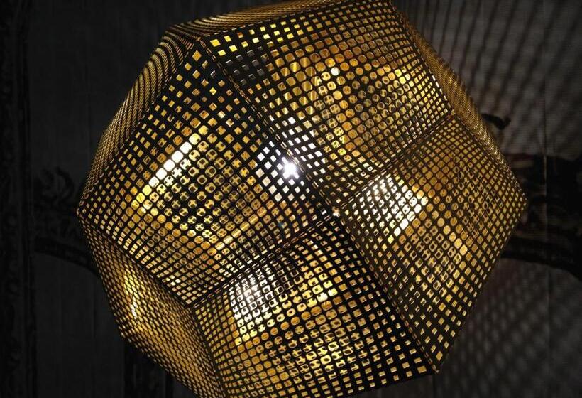 اتاق استاندارد یک نفره, Yllen Eiffel