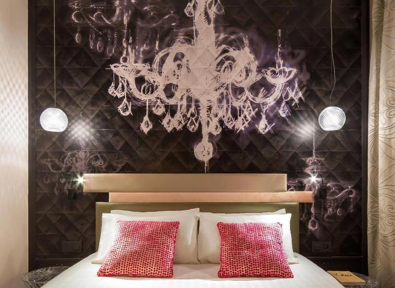 اتاق کلاسیک, Yllen Eiffel