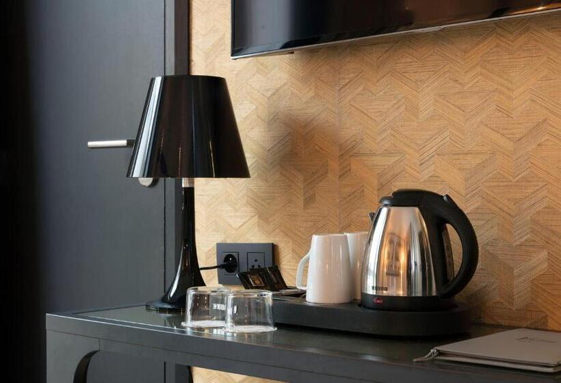 اتاق لوکس, Yllen Eiffel