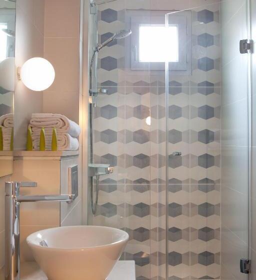 اتاق لوکس, Yllen Eiffel