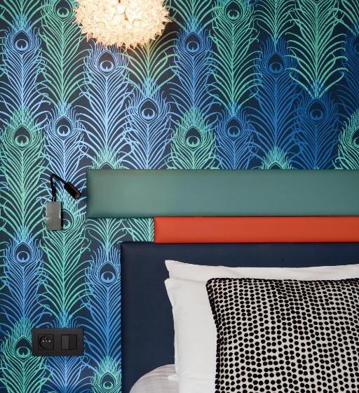 اتاق لوکس, Yllen Eiffel