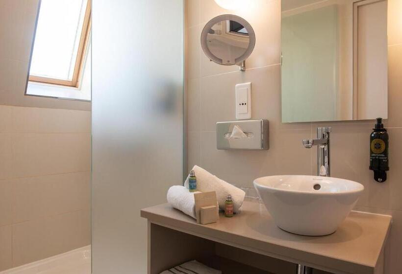 سوییت, Yllen Eiffel