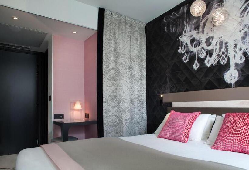 اتاق کلاسیک, Yllen Eiffel