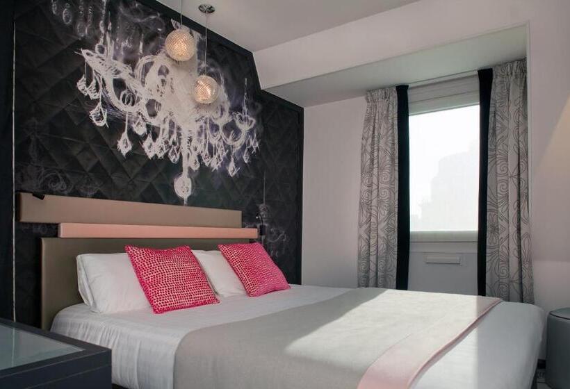 اتاق کلاسیک, Yllen Eiffel