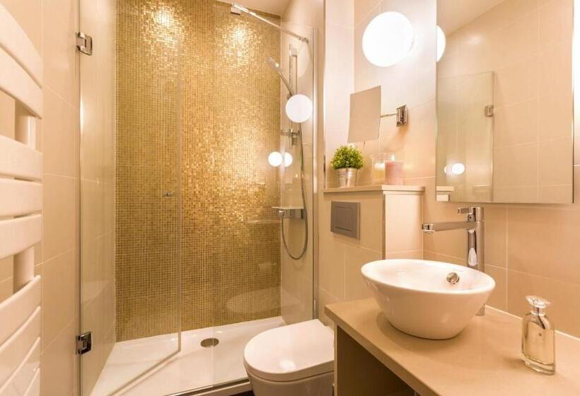 اتاق کلاسیک, Yllen Eiffel