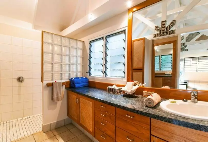 بانگلوی استاندارد, Musket Cove Island Resort
