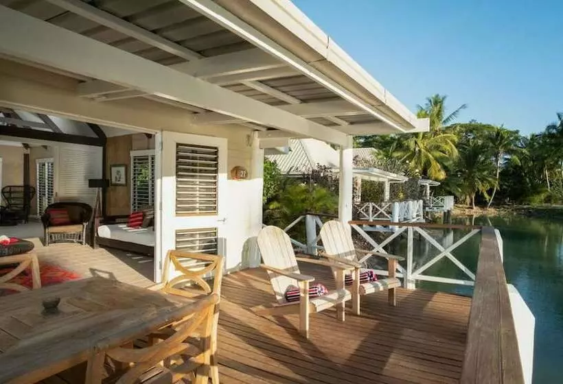 بانگلوی استاندارد, Musket Cove Island Resort