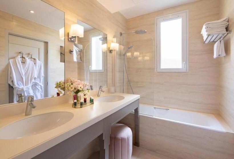 デラックススイート, Residence Foch