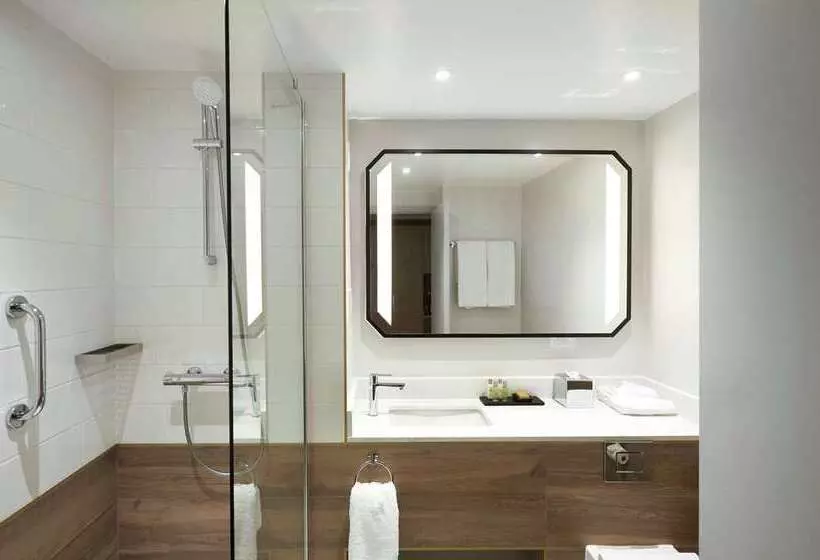 Chambre Executive Lit King Size, Hilton Cobham