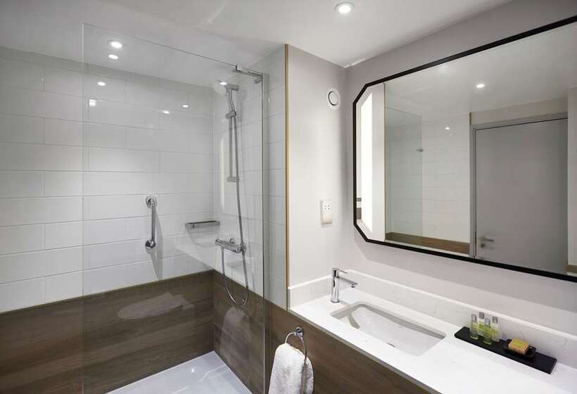 חדר אקזקיוטיב חדר קינג, Hilton Cobham