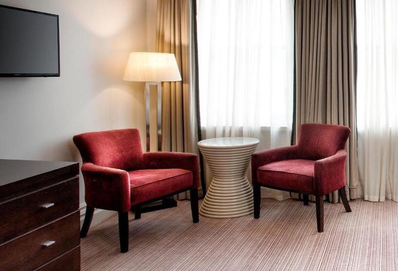 带大床的高级房间, Leonardo Cardiff