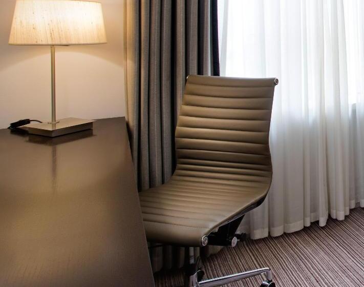 小型套房, Leonardo Cardiff