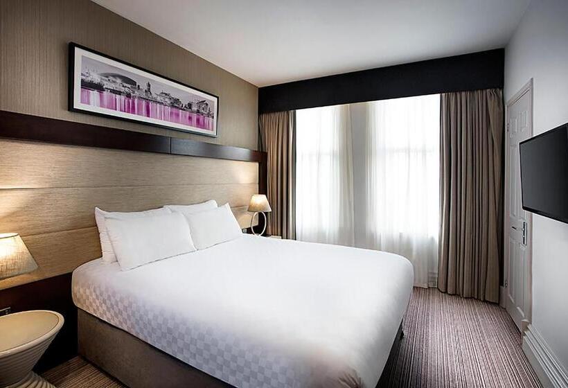 小型套房, Leonardo Cardiff