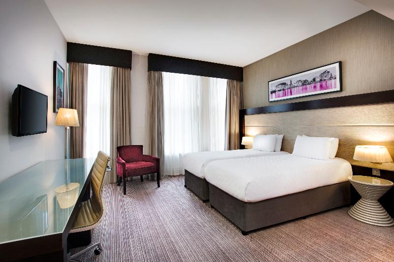 标准间, Leonardo Cardiff