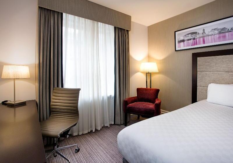 标准单人间, Leonardo Cardiff