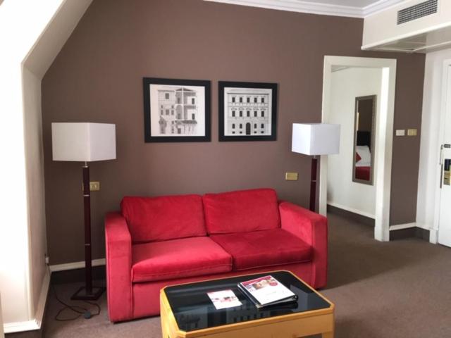 جناح جونيور, Millennium Hotel Glasgow