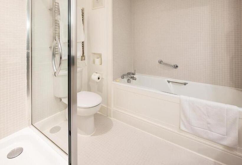 جناح إدارى, The Atlantic