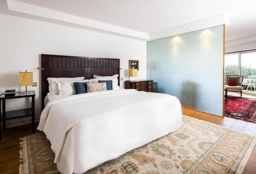 جناح إدارى, The Atlantic