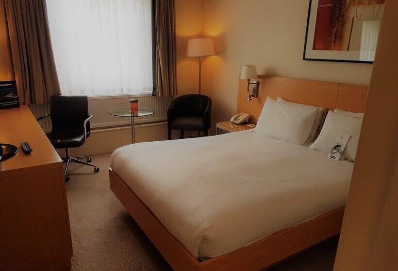 古典房间, The Bradford