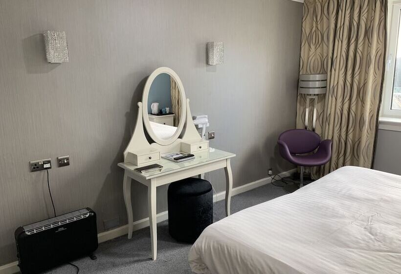 غرفة كلوب, The Bruce