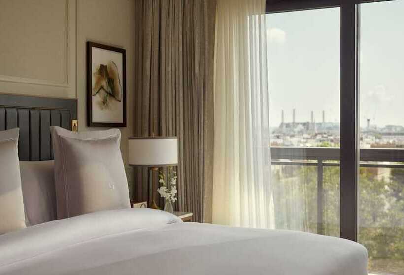 Deluxe Room, Jumeirah Carlton Tower London