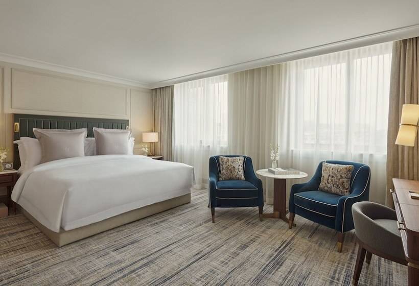 Номер Deluxe, Jumeirah Carlton Tower London