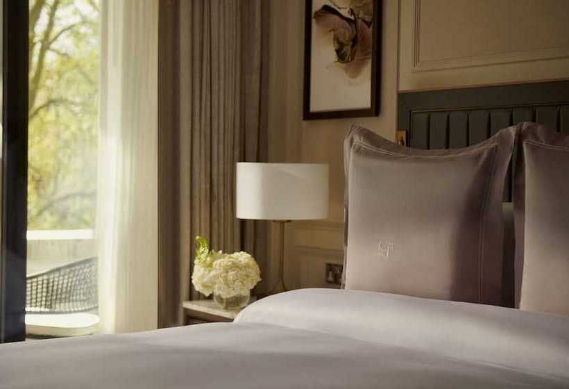 Superior Room, Jumeirah Carlton Tower London