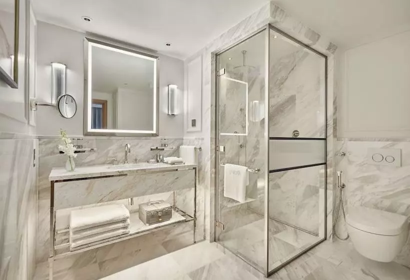 Deluxe Suite, Jumeirah Carlton Tower London