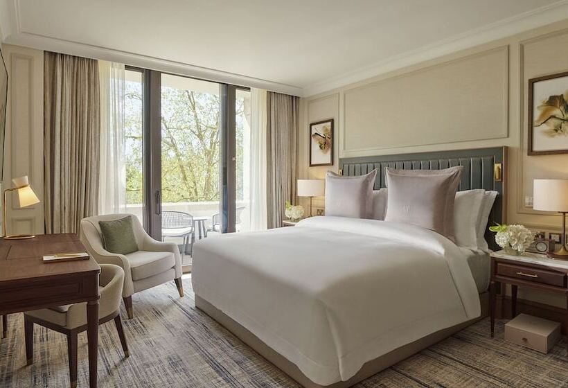 Deluxe Suite, Jumeirah Carlton Tower London