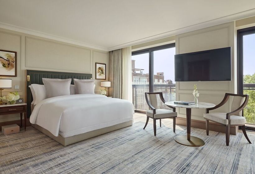 Junior Suite, Jumeirah Carlton Tower London