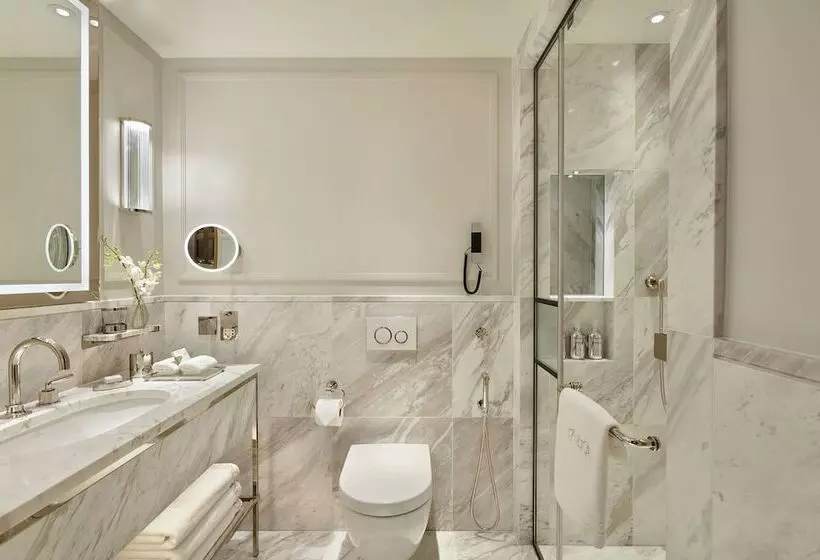 Junior Suite, Jumeirah Carlton Tower London
