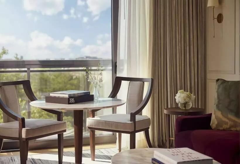 Junior Suite, Jumeirah Carlton Tower London