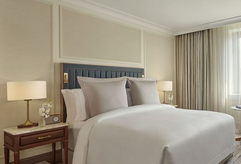 Standard Room, Jumeirah Carlton Tower London