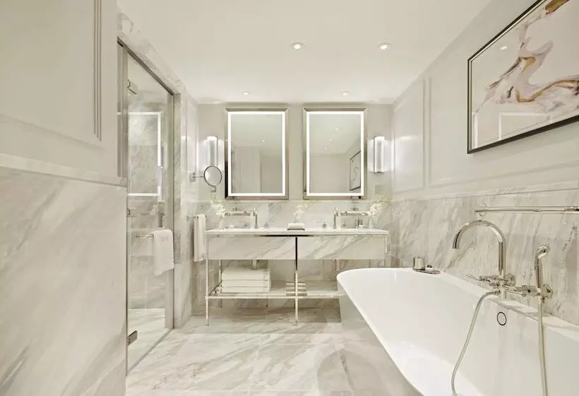 Junior Suite City View, Jumeirah Carlton Tower London
