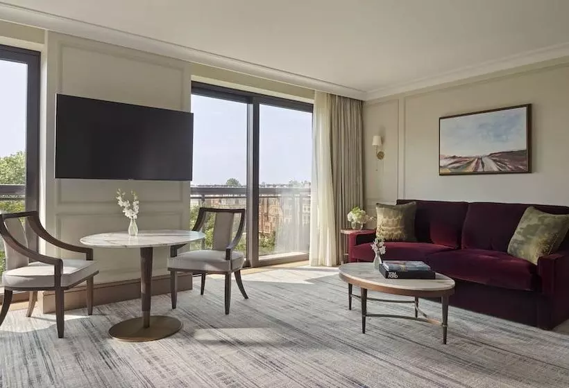Junior Suite City View, Jumeirah Carlton Tower London