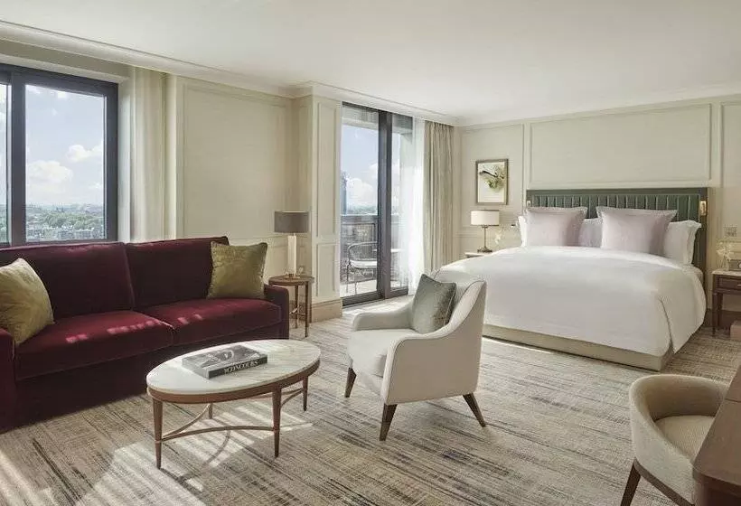 Junior Suite City View, Jumeirah Carlton Tower London