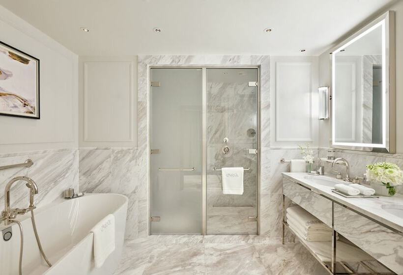 Deluxe Suite, Jumeirah Carlton Tower London