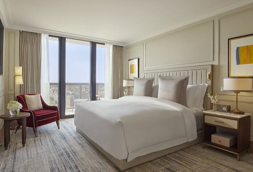 Deluxe Suite, Jumeirah Carlton Tower London