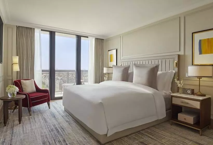 Deluxe Suite, Jumeirah Carlton Tower London