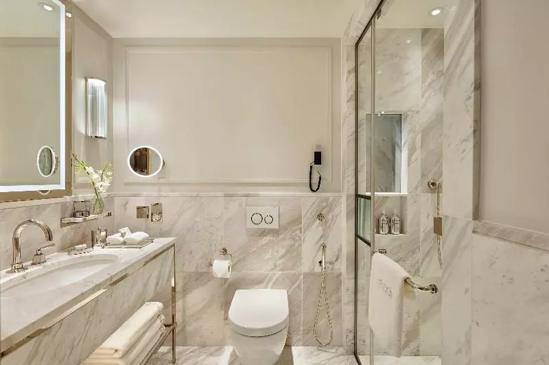 Suite, Jumeirah Carlton Tower London