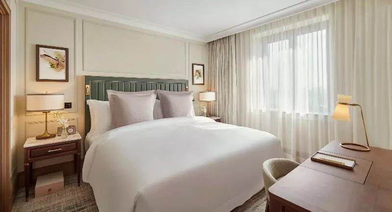 Executive Suite, Jumeirah Carlton Tower London